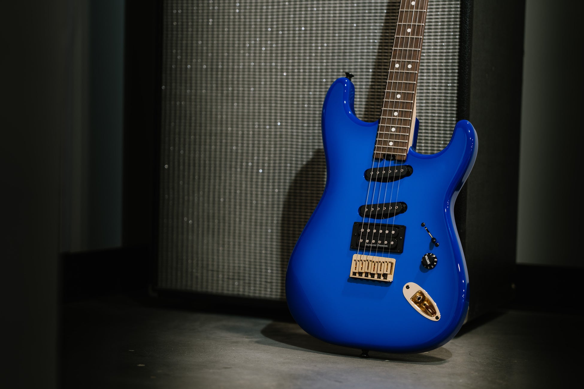 CHARVEL®︎から伝説的ギタリスト、ジェイク・E・リーのブルーバースト シグネイチャーモデルを発表