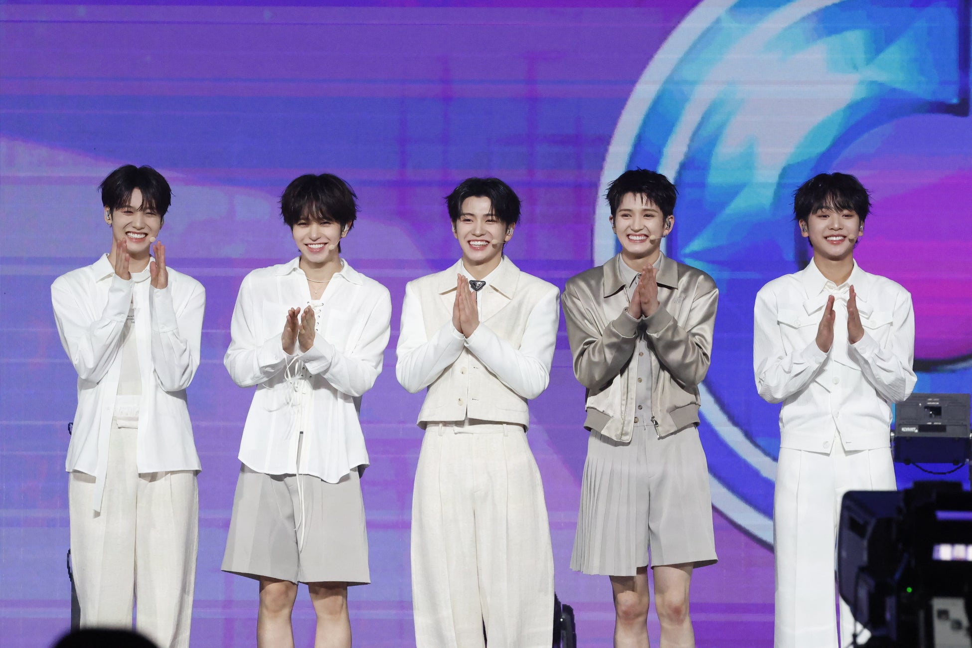 全員10代の日本人5人組ボーイズグループ・VIBYデビュー曲「Mi*light」をメディア初パフォーマンス、爽快なパフォーマンスで会場を魅了