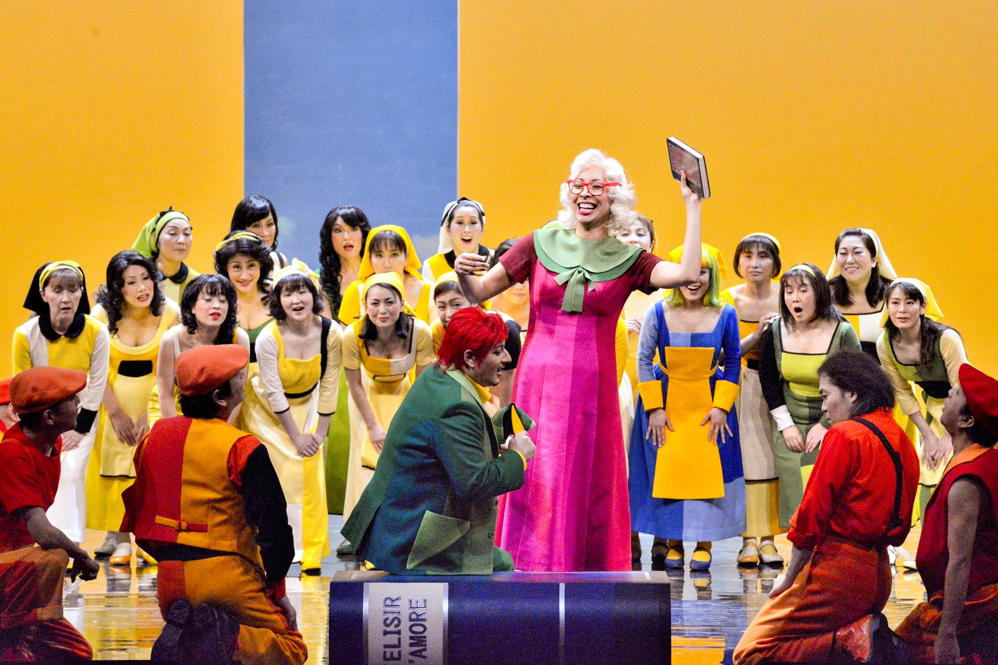 【新国立劇場】嘘の薬が本物の恋をつれてくる！ 誰もが幸せな気持ちになれるロマンティック・コメディ『愛の妙薬』