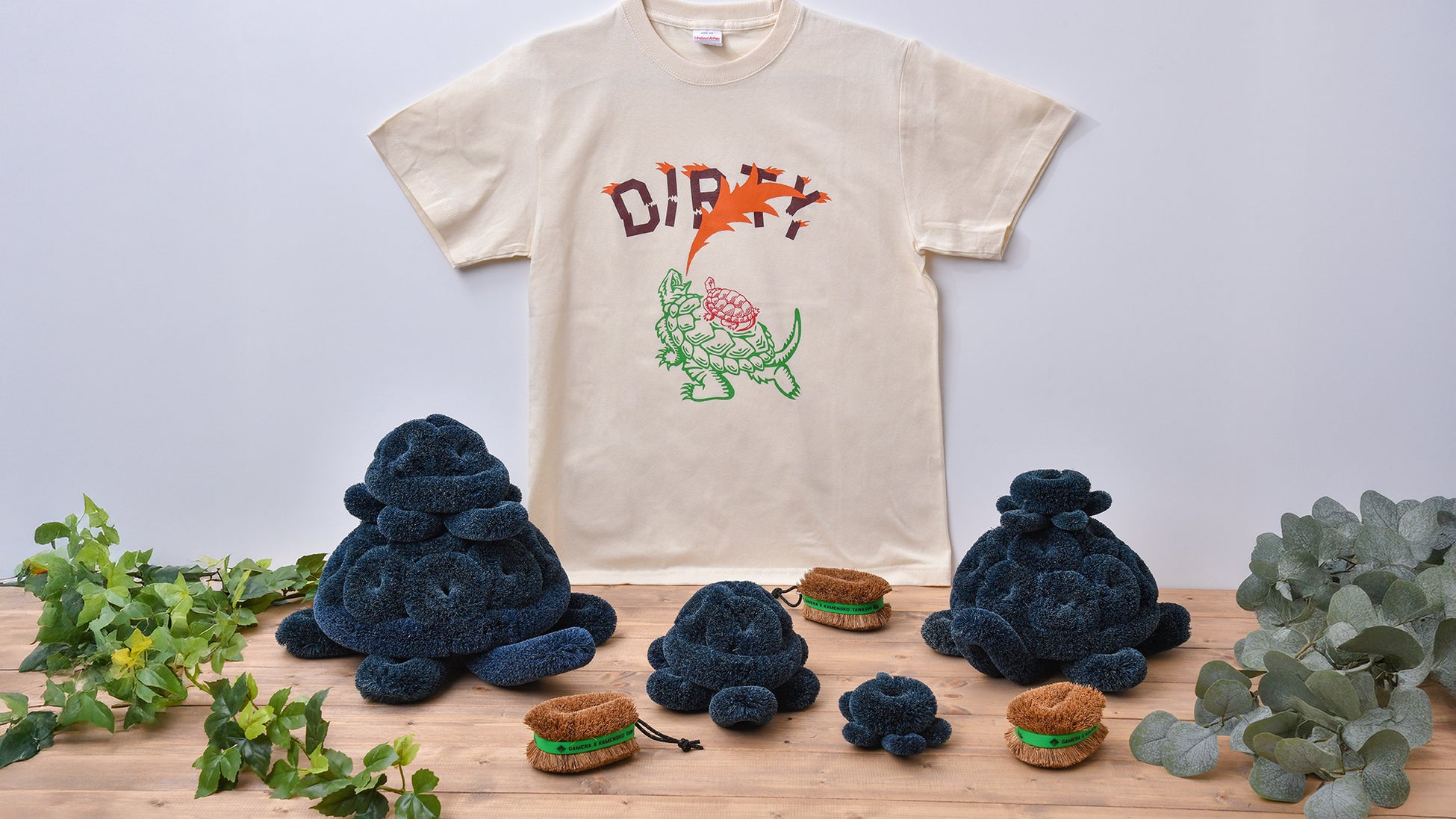 亀の子束子が伝説の怪獣「ガメラ」と奇跡のコラボ【ガメラ生誕60周年】