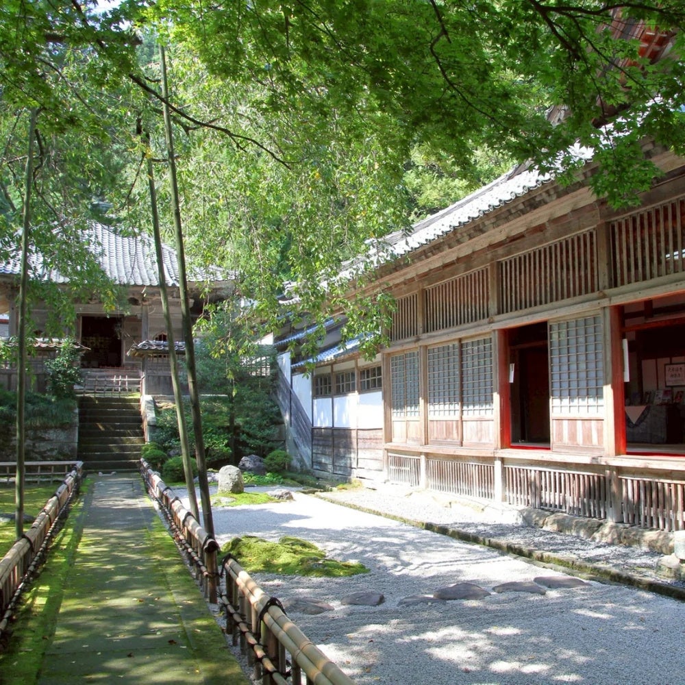 創建360年超の古刹・大安禅寺で特別体験ー越前塗を使った箱庭づくりと精進料理で心を整える「格別の旅」