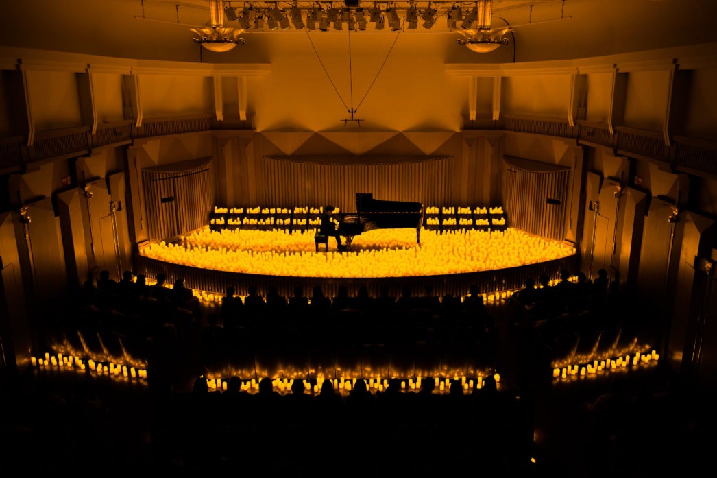 キャンドルの灯りに包まれて伝える「ありがとう」