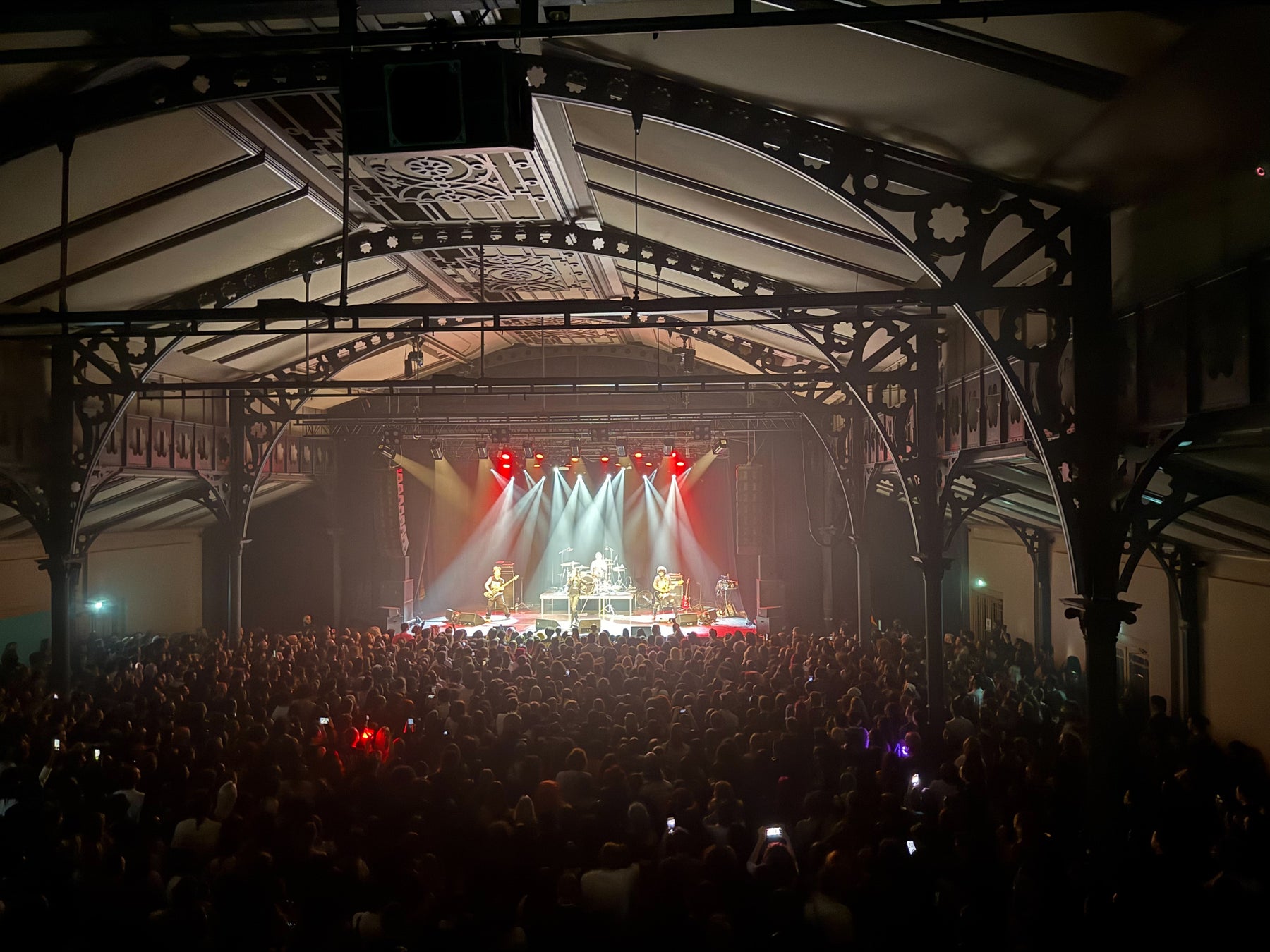 土屋アンナ、大熱狂のパリ公演でワールドツアー完遂