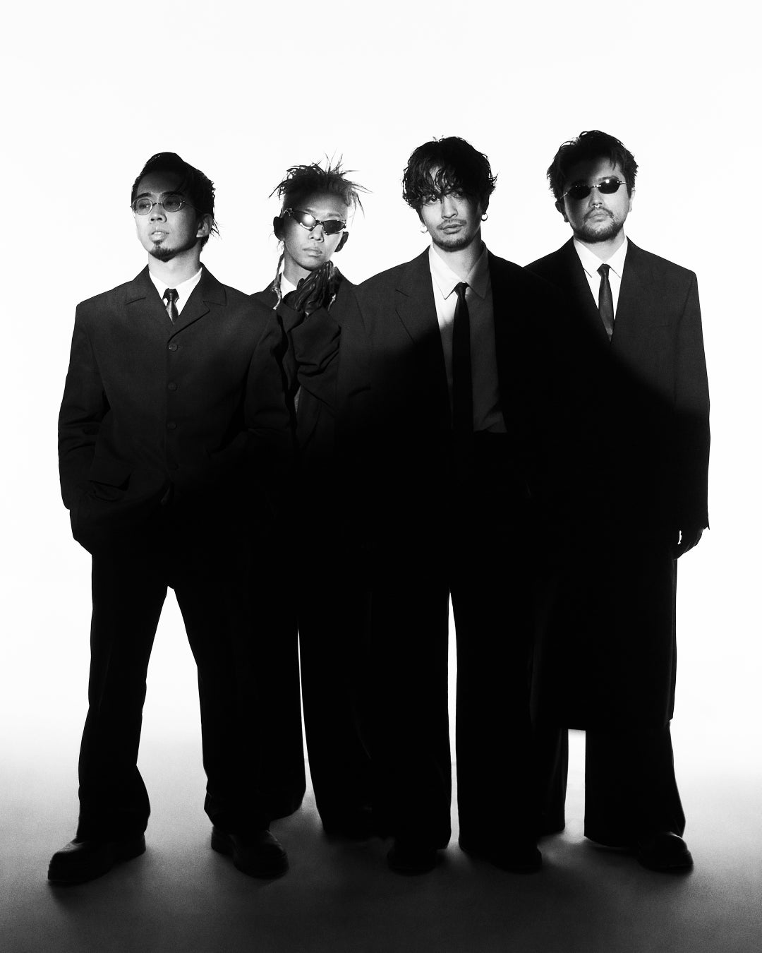 ＜King Gnu＞WOWOWで最新ツアーファイナル公演を生中継！超貴重な過去ライブと合わせて3カ月連続特集！