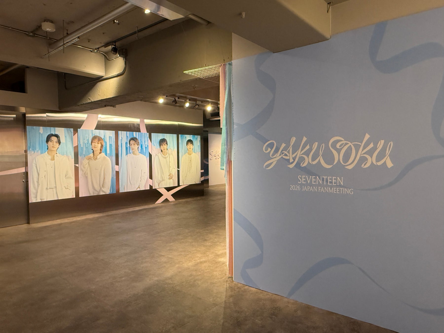 世界で活躍する13人組グループSEVENTEEN 『SEVENTEEN 2026 JAPAN FANMEETING ‘YAKUSOKU’ POP-UP STORE』本日よりオープン！