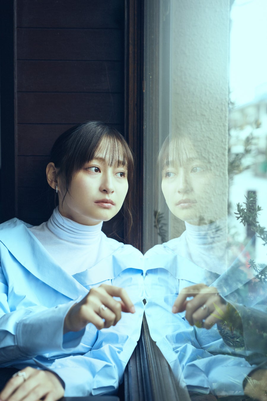 わたしの人生は秘密だらけである――これまで一度も明かしてこなかった本音を等身大の言葉で綴った、影山優佳初のエッセイ集『影まで愛して』7/30に発売決定！