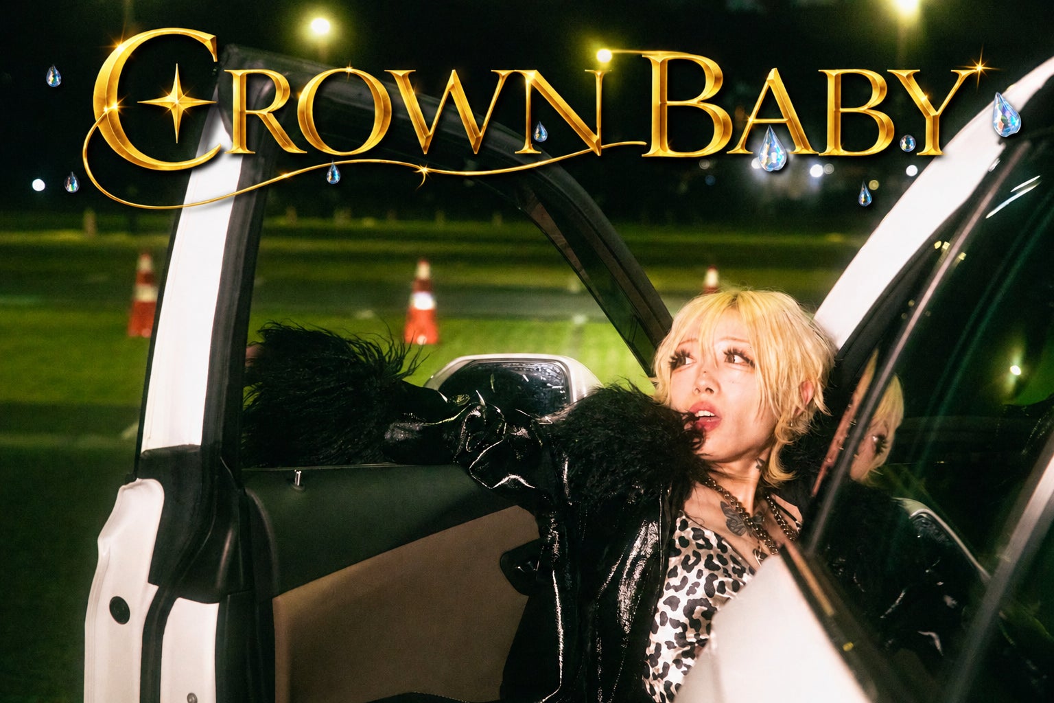 つきみ、新曲「CROWN BABY」MV公開。“消えない後悔”を叫ぶ、激情のロックナンバー