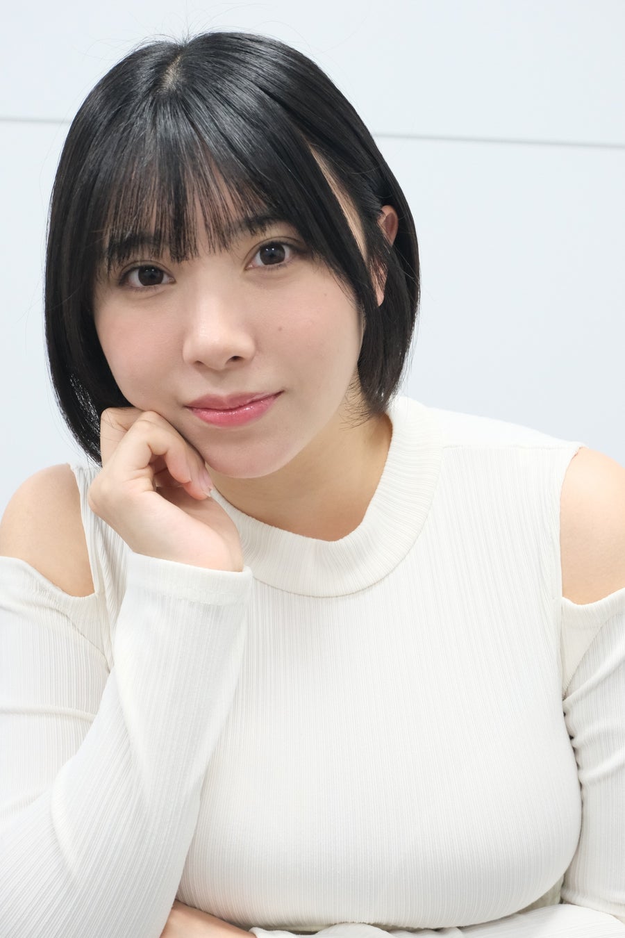 Iカップ現役薬剤師グラドル「三橋くん」無加工写真集に密着！