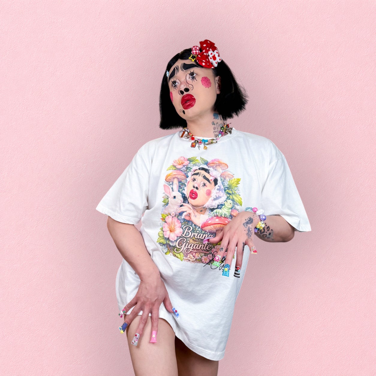 Youtube登録者58万人超！ブリアナ・ギガンテの顔面(実写)と全身(実写)がプリントされたTシャツを5月20日23時59分まで期間限定で新発売！