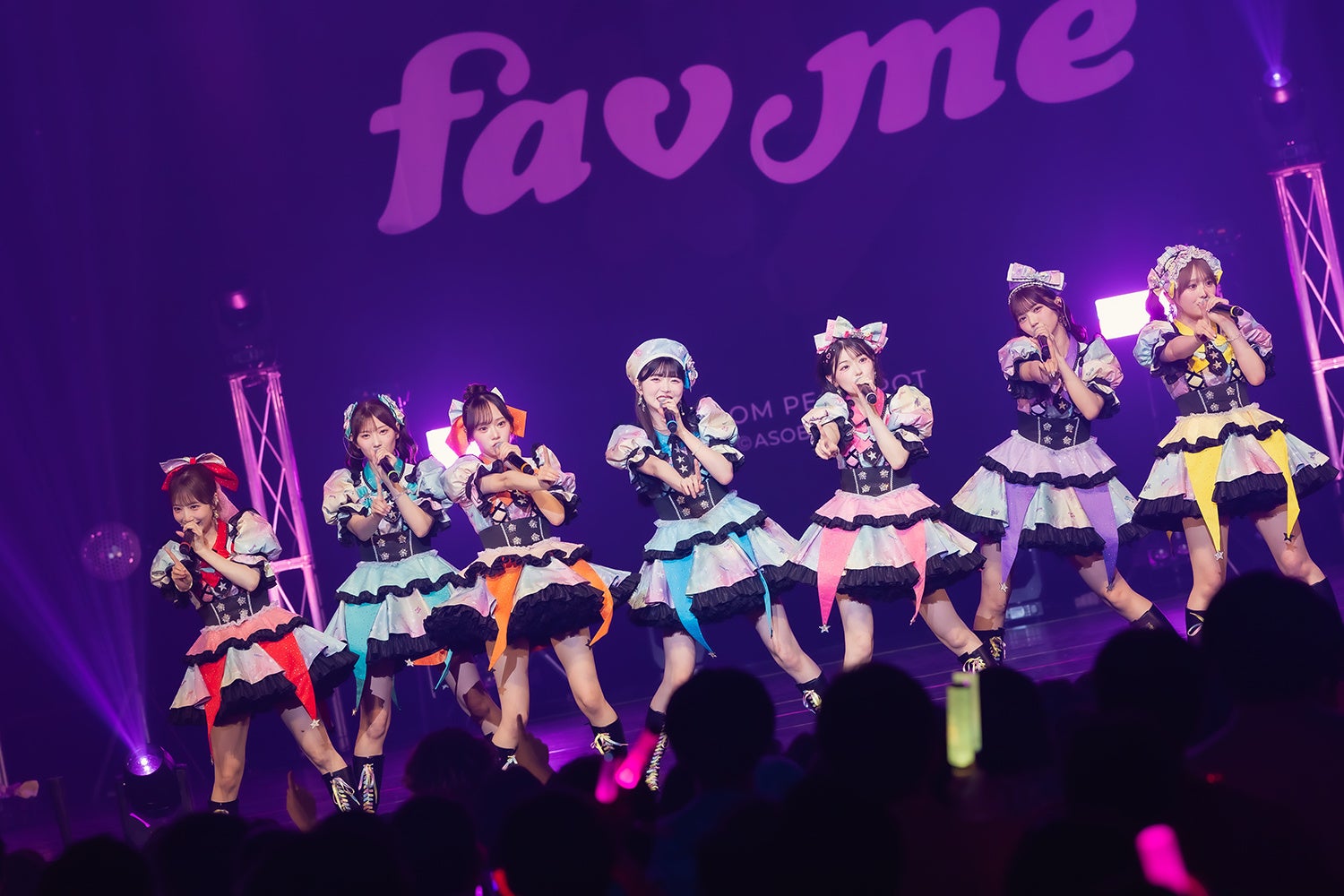 fav meが1周年ライブで堂々の14曲連続パフォーマンス、新たな未来を切り開く新曲「Trust me」配信リリース