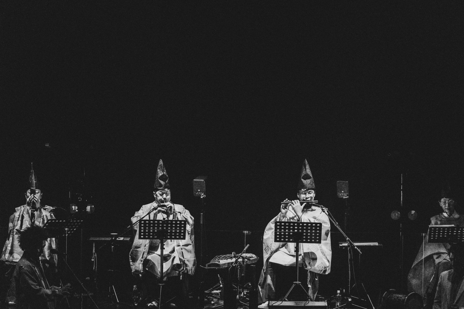 ROTH BART BARONが雅楽と描いた音楽の新境地。石田多朗との初共演で「開門音楽祭」フィナーレを鮮やかに締めくくる【オフィシャルレポート】