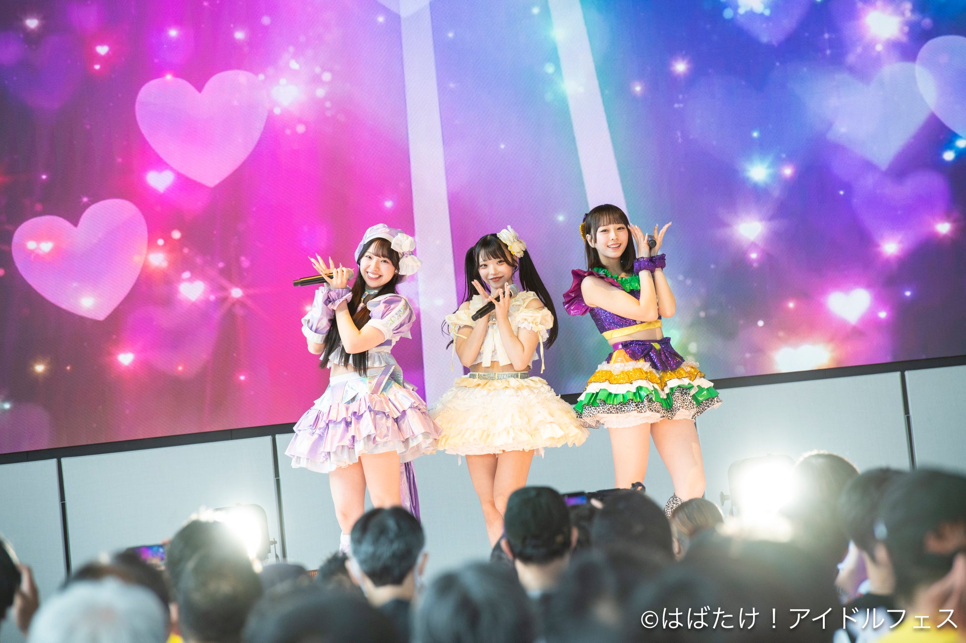 《はばたけ！アイドルフェスINテレビ大阪vol.3》公式ライブレポート。紫色は歌が上手い？コラボユニット“ちーむ らいらっく”が名曲「初恋サイダー」を熱唱！