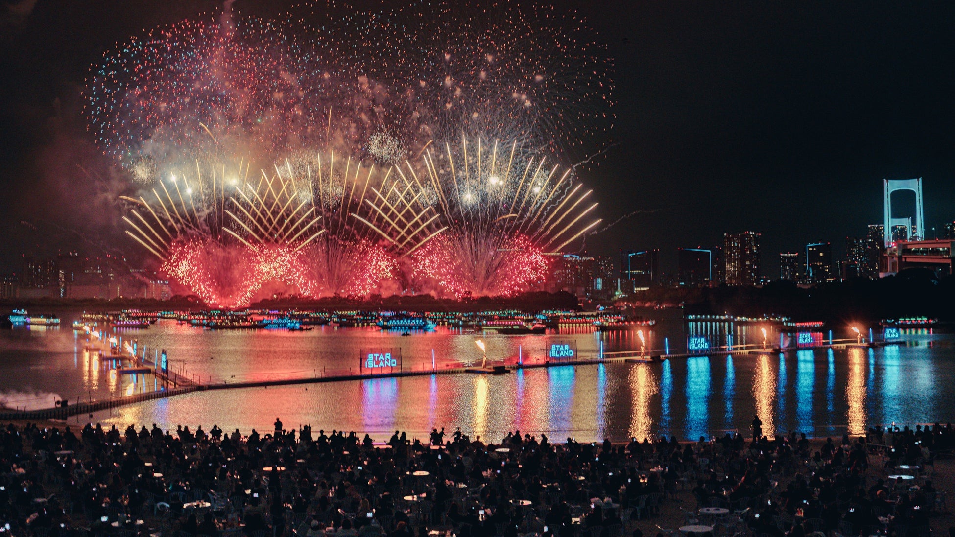 雷光炎舞かぐづち、STAR ISLAND 2026にて初の「海上フロート演出」を実施。炎・ドローン・花火が海上で交差。【イベントレポート】