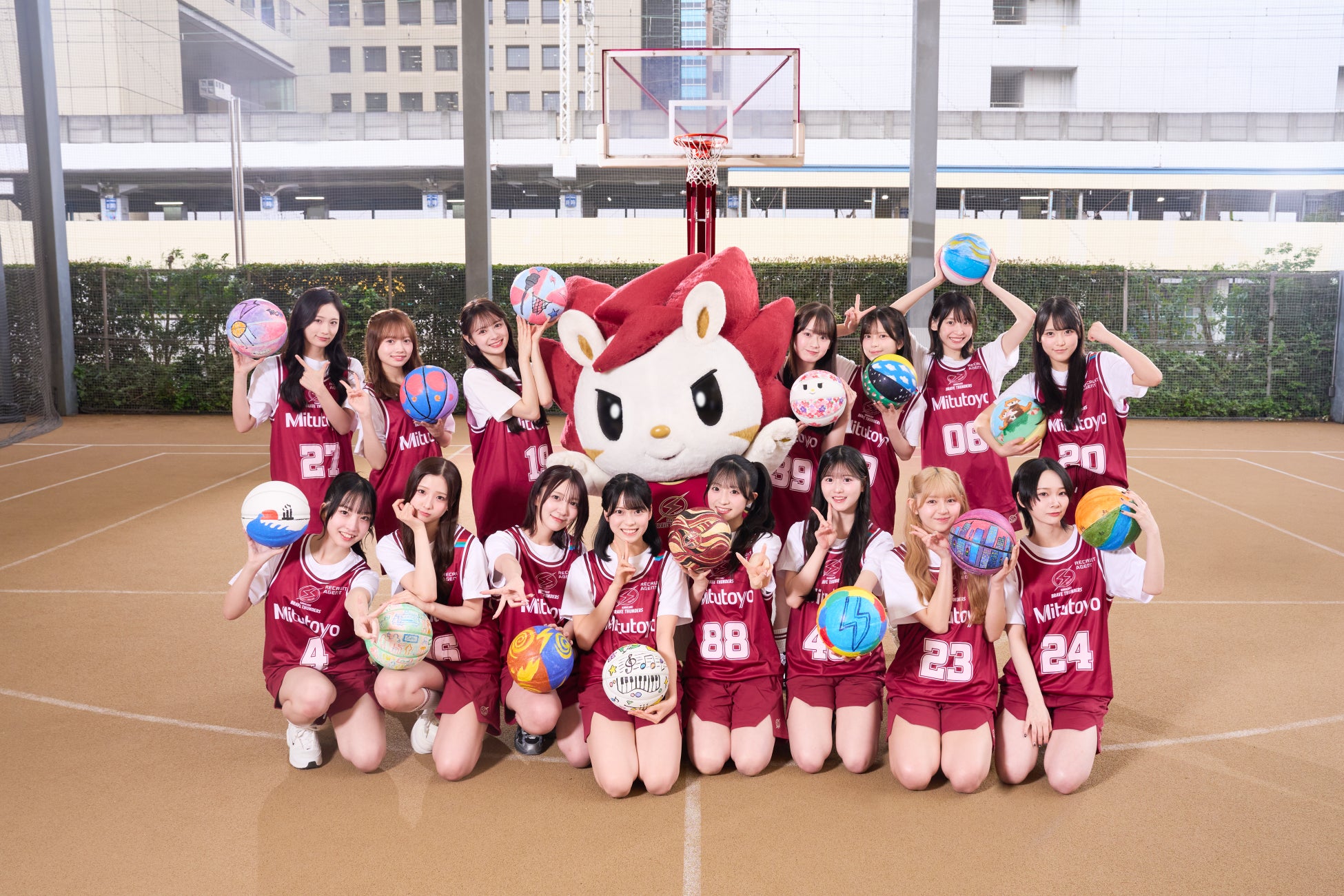 川崎ブレイブサンダース × AKB48 コラボプロジェクト「バスケのある街、川崎」を彩る16枚のウォールアートをラ チッタデッラに掲示
