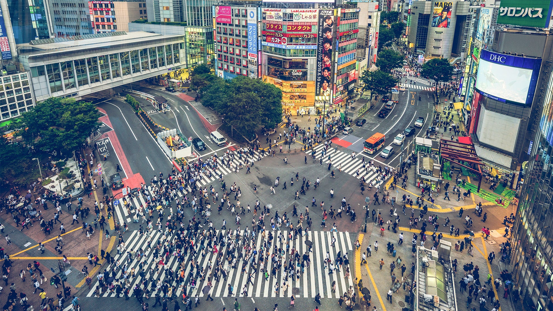 新店舗「BRAND OFF SHIBUYA」が音楽フェス「渋谷ズンチャカ！」に協賛！6月7日に店舗前でライブ開催、6月5日からはKOMEHYOと中古ギター合同展示販売会も実施。