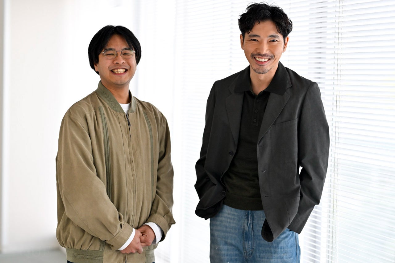 【新サブスク「新潮QUE」】『メモリィズ』主演・柄本佑さんと坂西未郁監督との対談インタビューを配信中
