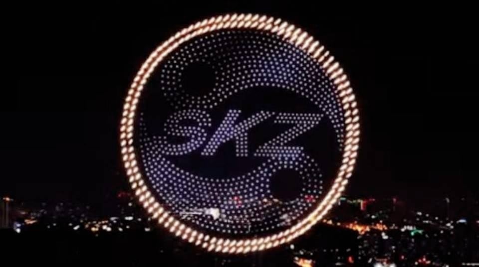 ドローンショーの次は「空飛ぶ花火」