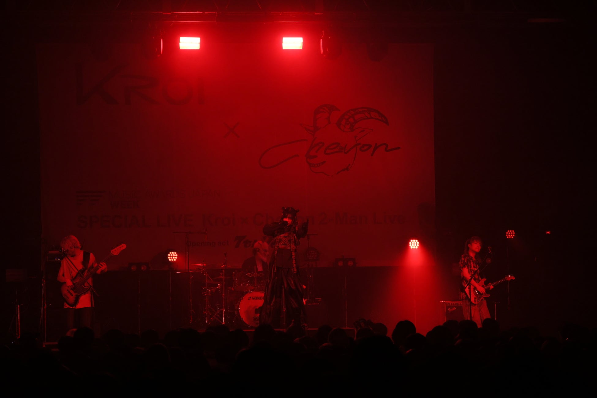 日本のロックの最前線を走る2組による対バン「Kroi × Chevon 2–Man Live」開催