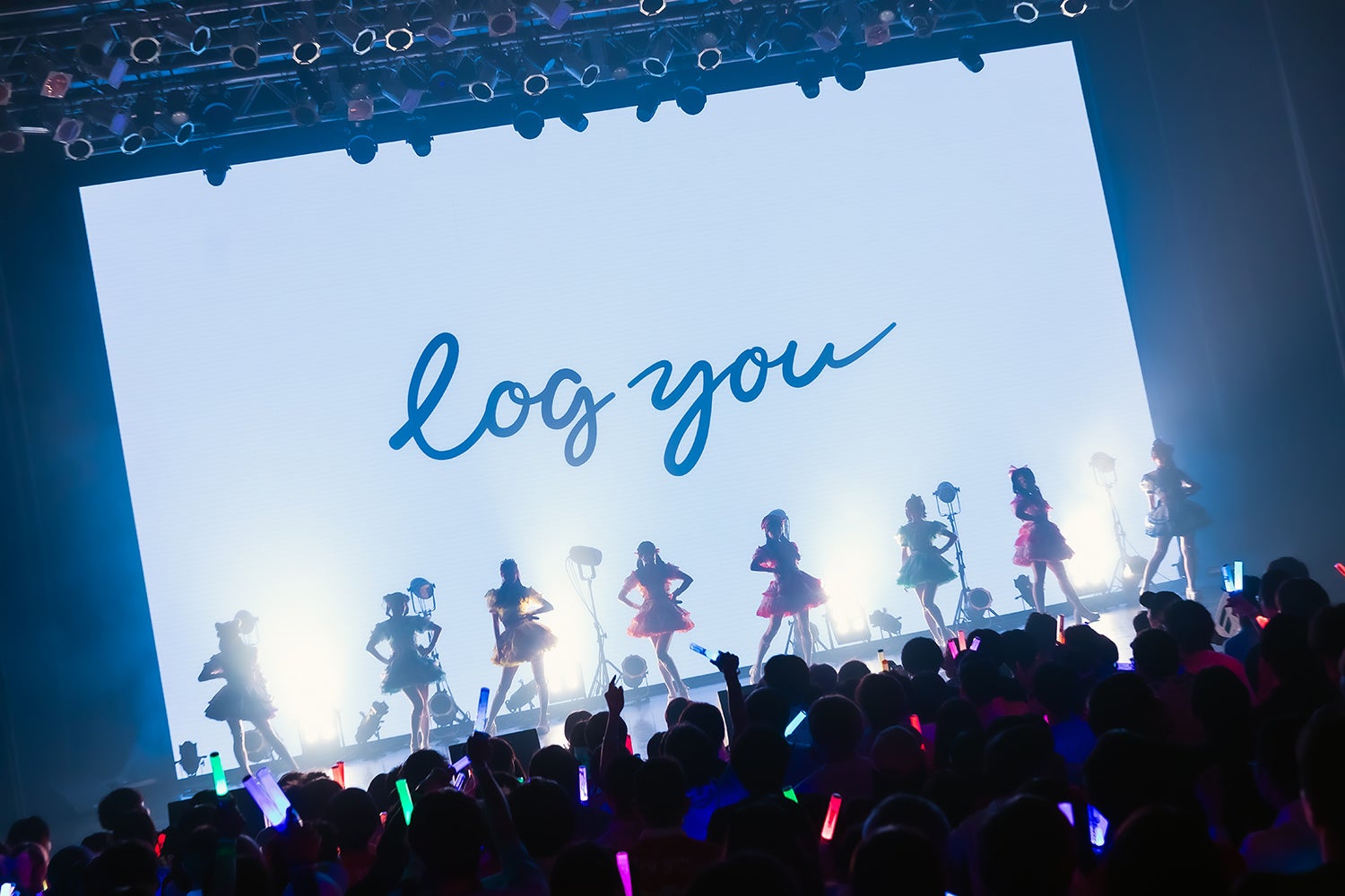 log youが初ワンマンライブで見せた“青春の記録”　初披露の新曲「青春のベールをまとって」配信決定