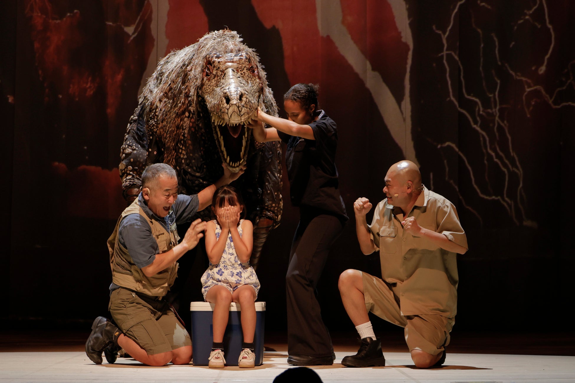 「恐竜はいつの時代もヒーロー」 あばれる君がティラノサウルスと対面！？体験型リアル恐竜ショー『恐竜パーク』で子どもたちと”恐竜ミッション”に挑戦！