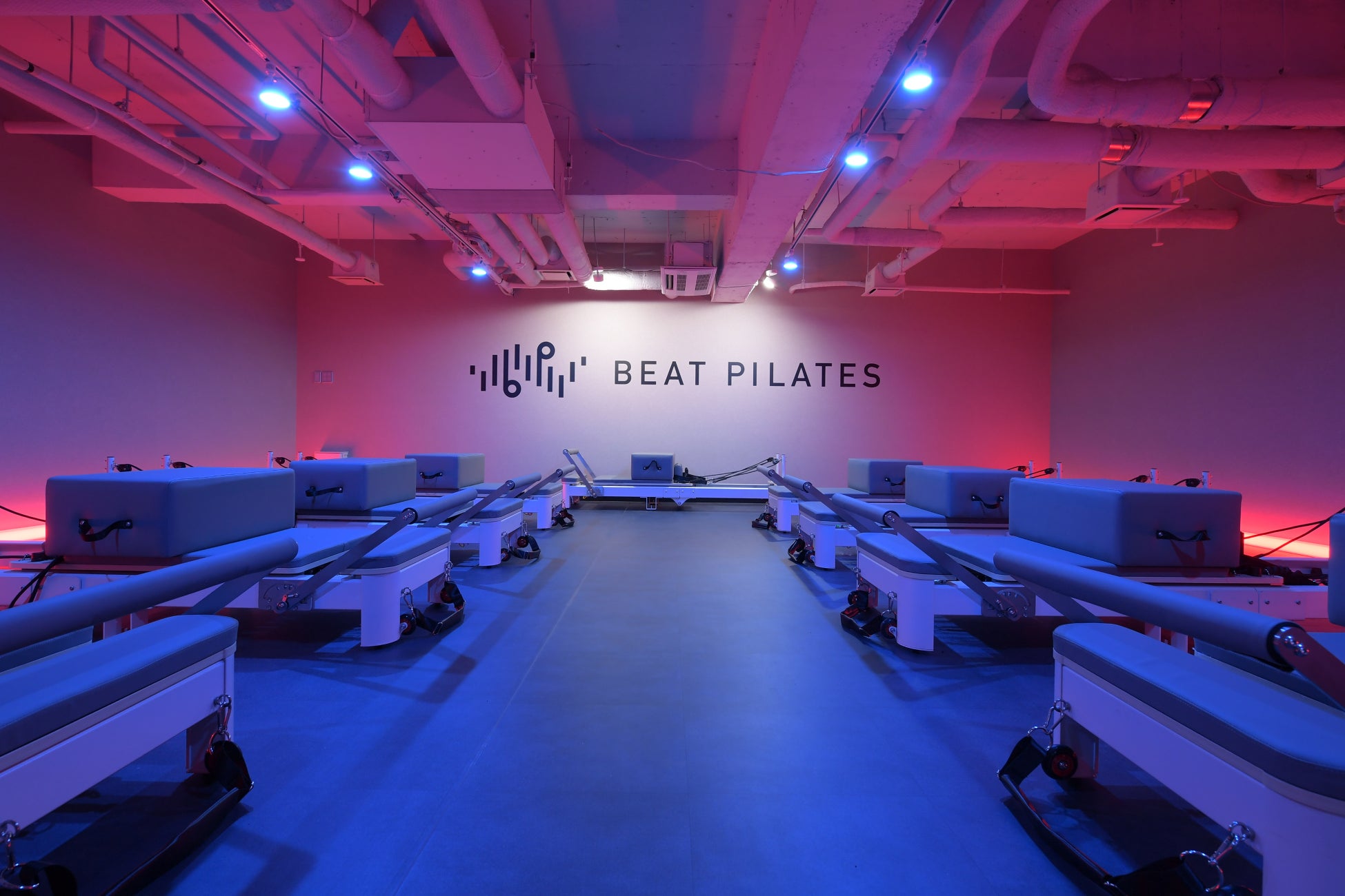 佐賀県’’初’’上陸！暗闇×音楽の女性専用マシンピラティス「Beat Pilates 佐賀本庄店」が2026年7月19日オープン！世界で注目を集める”没入型フィットネス”を佐賀へ！