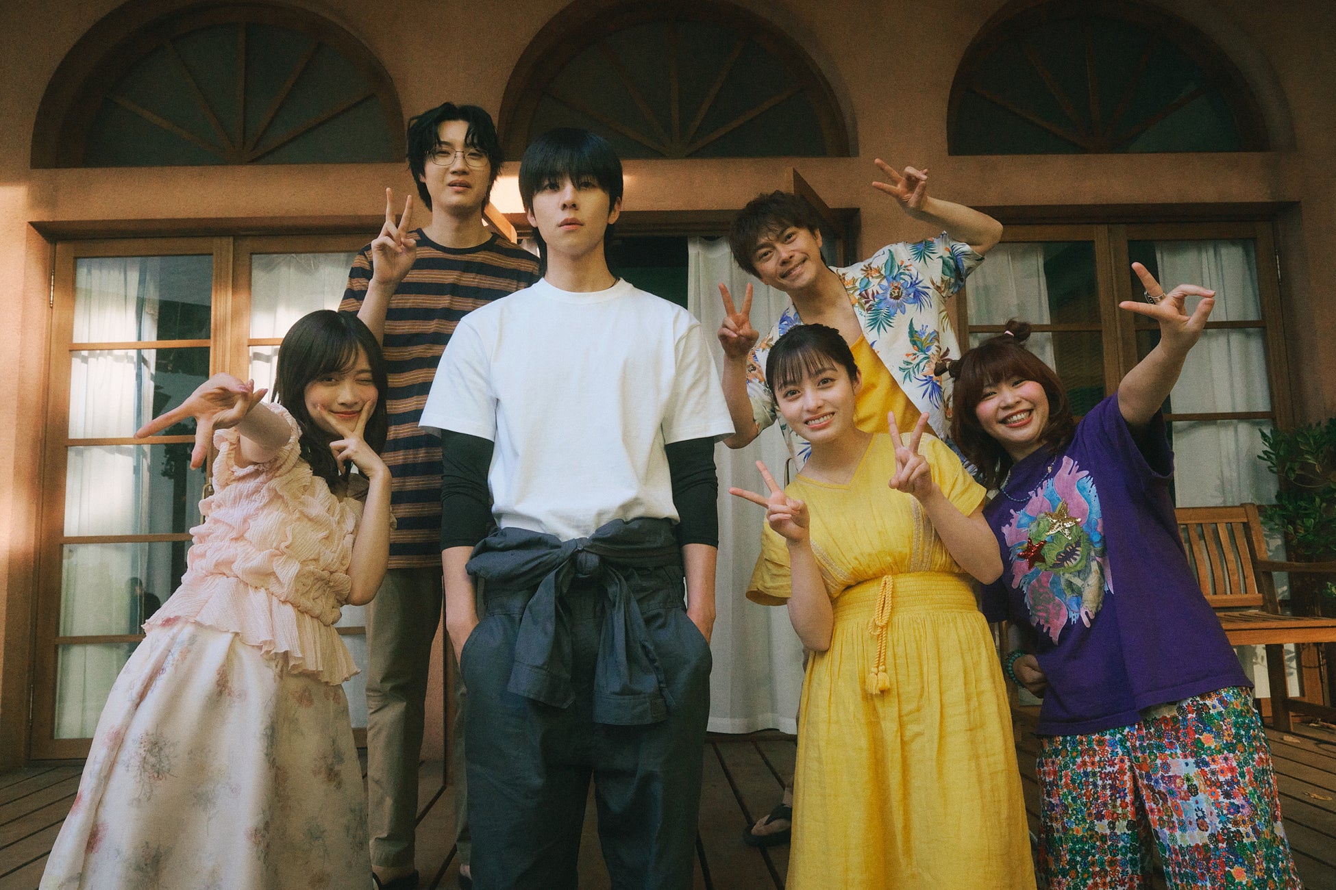 ILLITのJapan 2nd Singleのタイトル曲「I Got Your Back」が『バカンスの法則』のオープニング曲に決定！爽やかな楽曲に乗せて、笑いと涙、そして謎が交錯する本予告映像も公開
