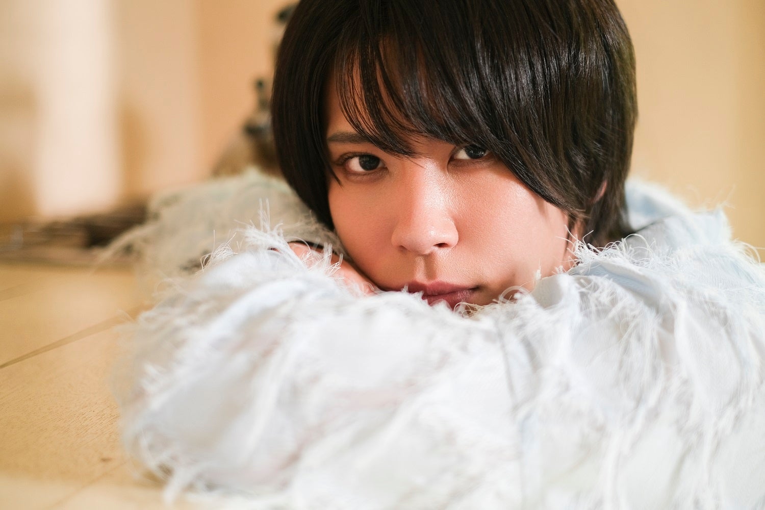 松原凛初の写真集から3種の先行カットを新たに解禁！ イベントで撮影できるチェキポーズやメッセージ動画、特典生写真の絵柄も公開!!