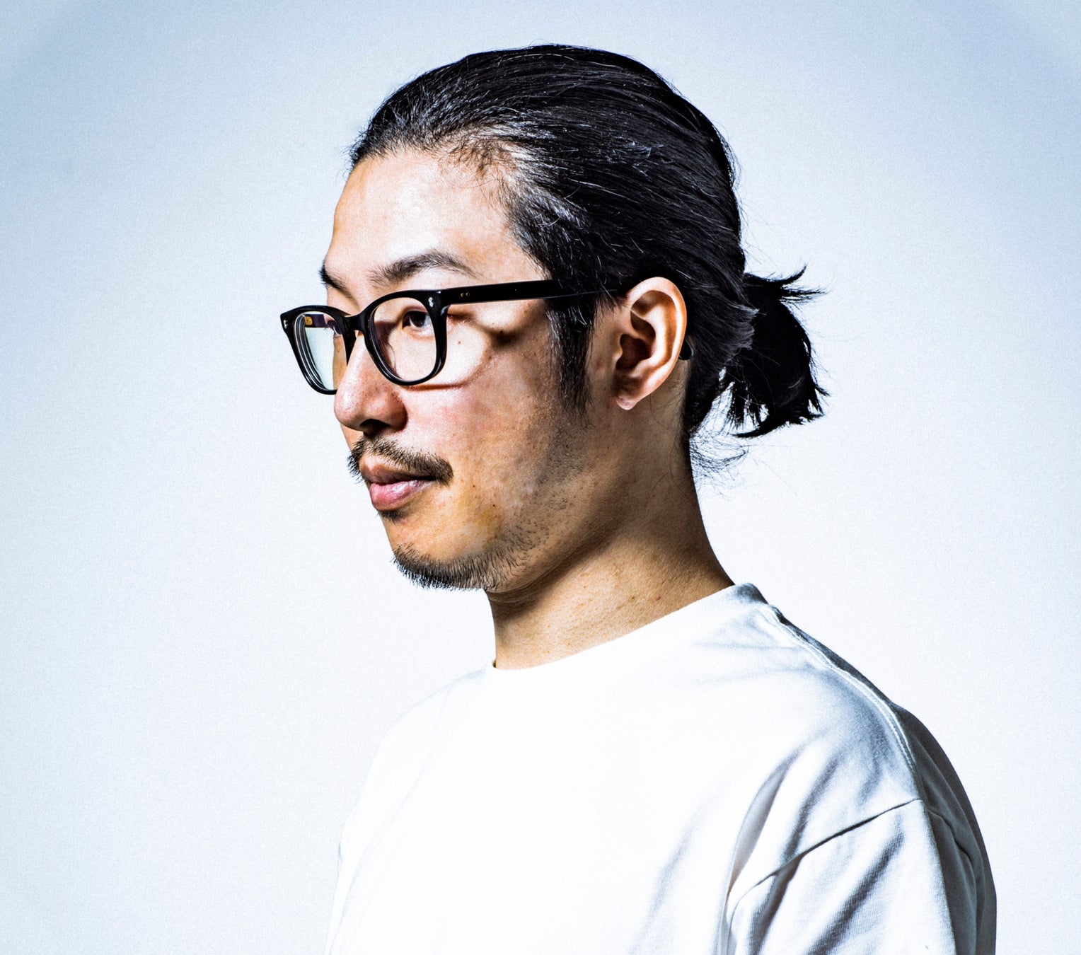 フィンランド出身のアーティストMishaが、Jussi Halme、Relyaeとコラボした「Skyline」を7月24日にリリース
