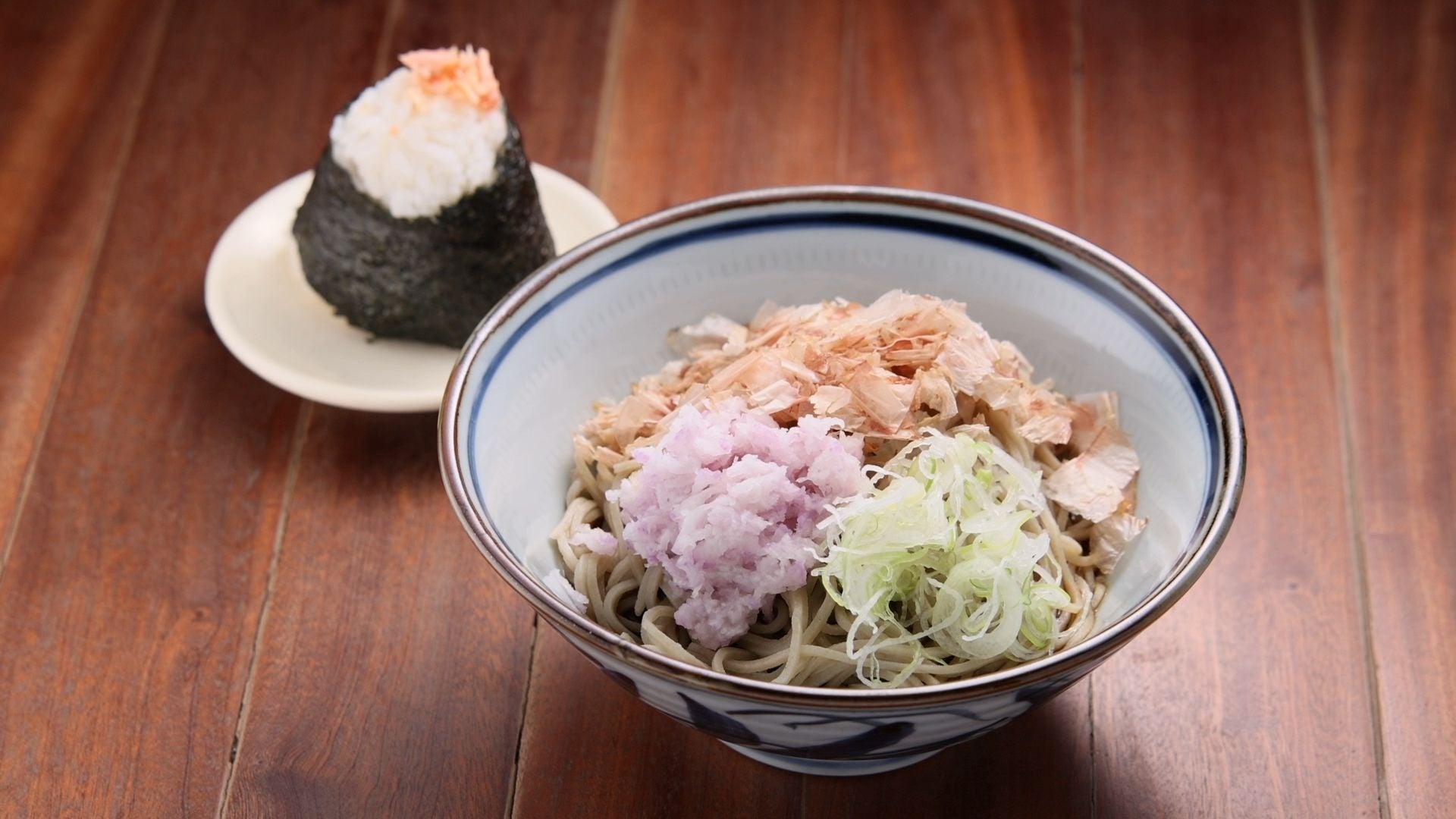 【ＢＳ日テレ】「ドランク塚地のふらっと立ち食いそば」国産そばを多くの人に食べてもらいたい！　手打ちそばから製麺機を導入し立ち食いそば価格へリニューアル！　なぜかボン・ジョヴィ！？盆踊りで大絶叫！