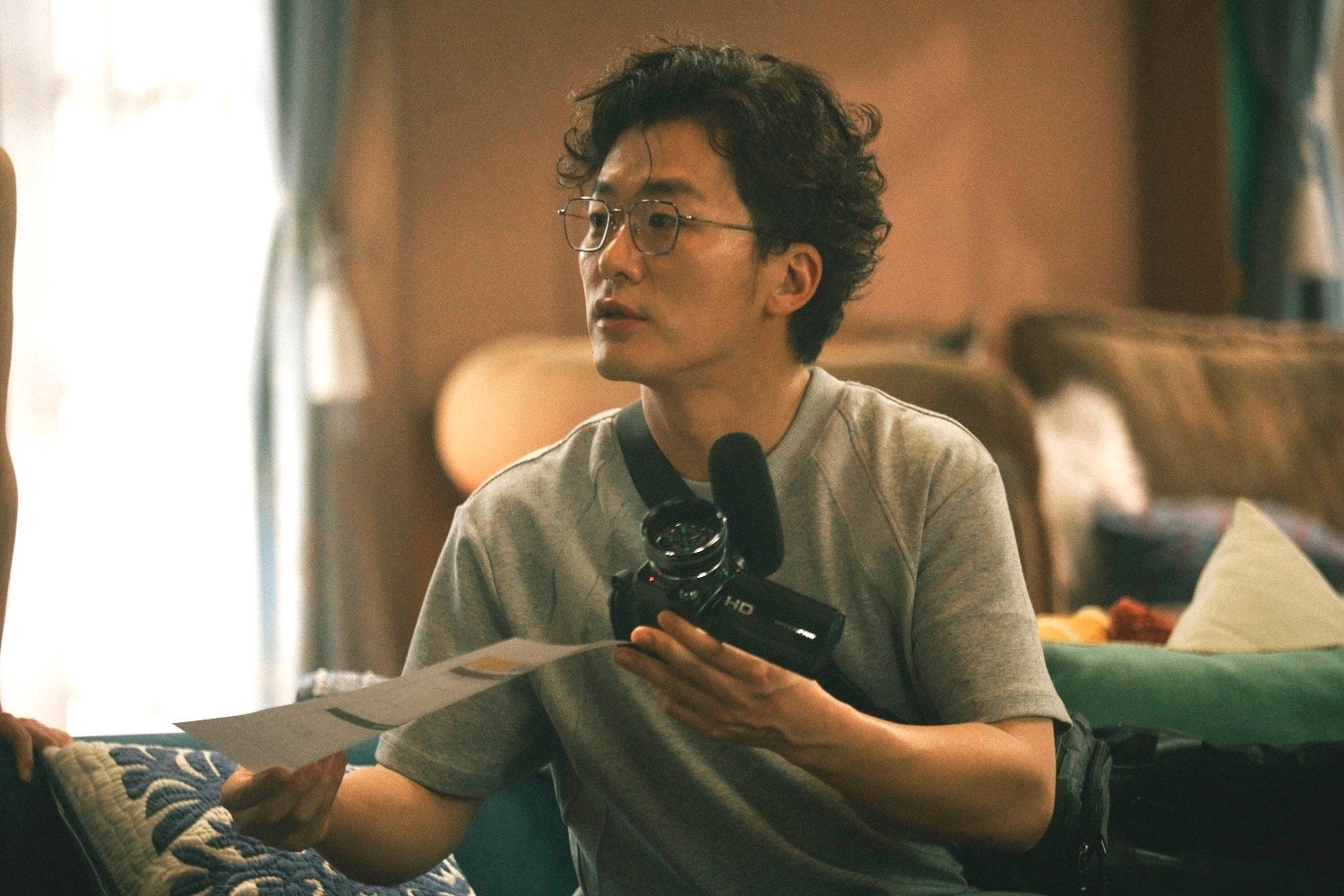 ABEMAオリジナル“15分ドラマ”『バカンスの法則』映画監督・松居大悟が有名番組のディレクター・撮原役で出演！紺太（勝地涼）の“億り人”騒動の末に…第9話からは＜ドキュメンタリー編＞へ突入
