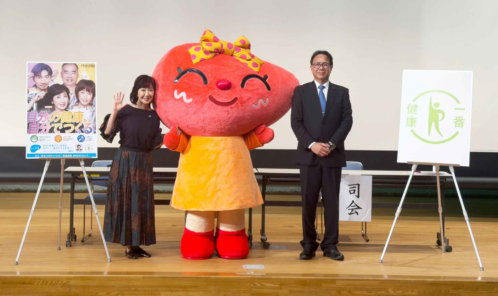 和歌山県立医科大学で開催された肝臓市民公開講座に伍代夏子氏が登壇「とにかくまずは肝炎検査へ」