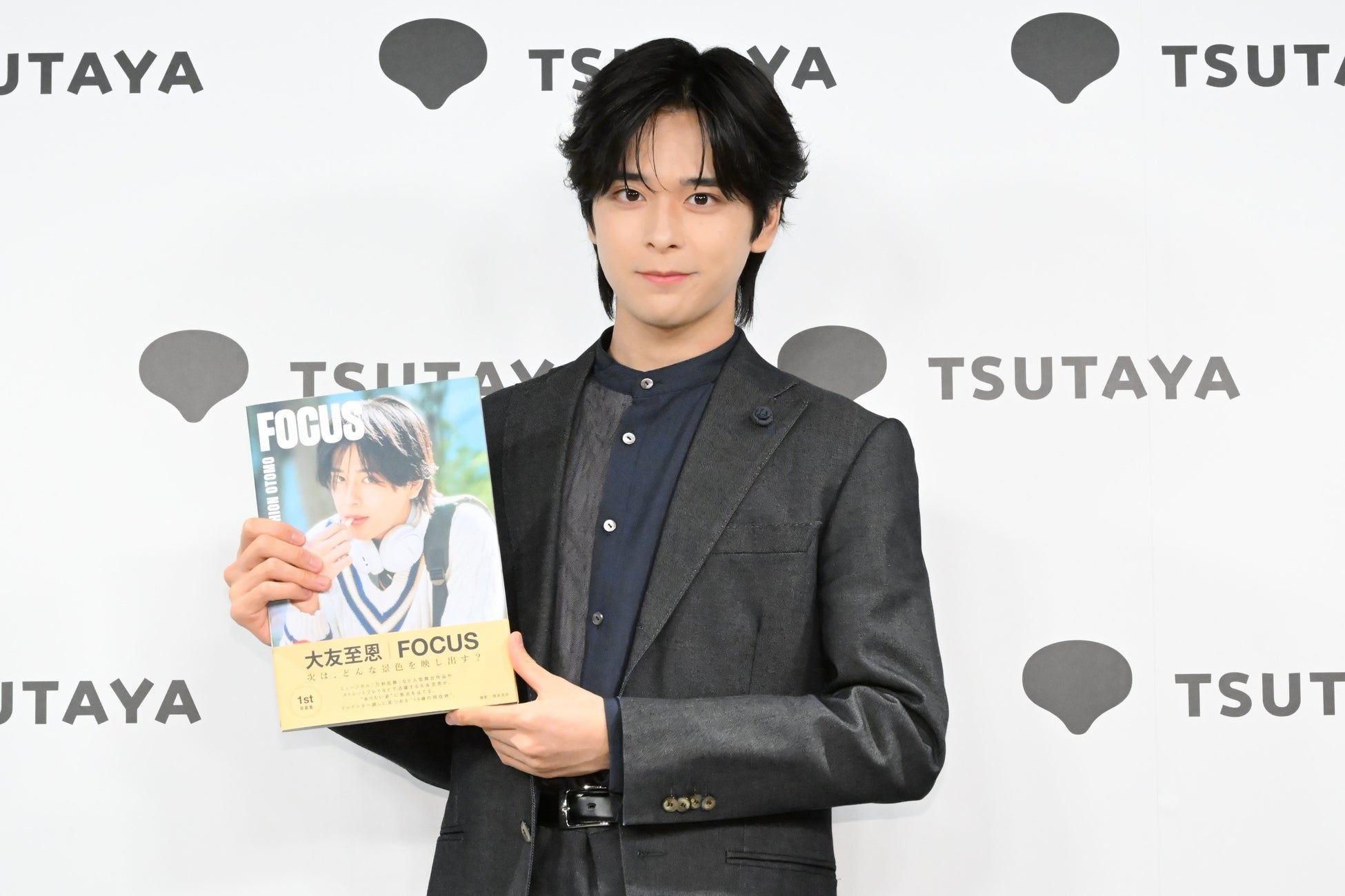 ミュージカル『刀剣乱舞』出演・大友至恩が19歳の誕生日に1st写真集を発売！ 舞台や映像作品で「どこでも戦えるような人間になりたい」