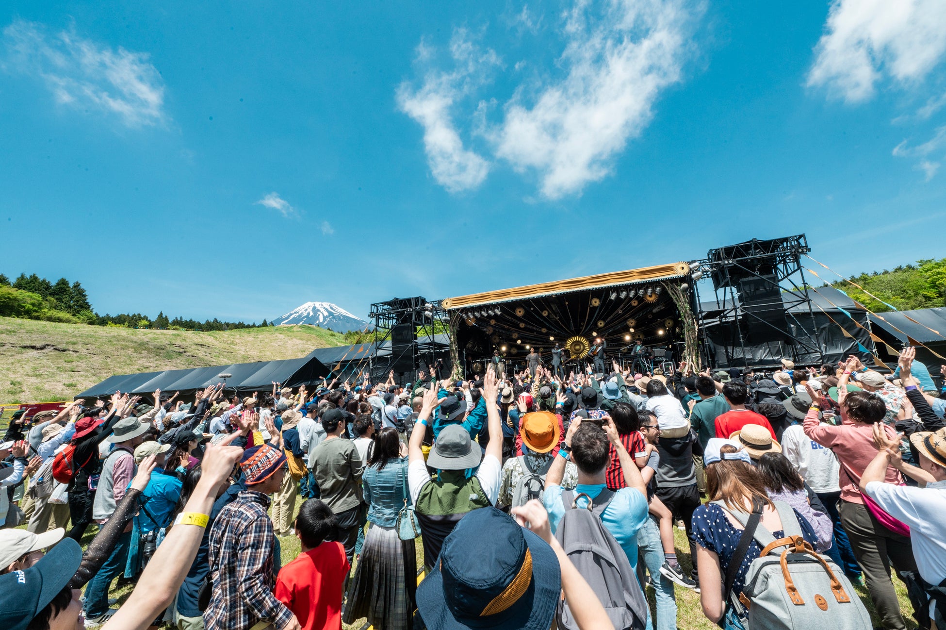 「FUJI & SUN ’26」8月30日(日)放送・配信に先駆けて、オンエア予定アーティストのライブ映像の一部を毎日配信。さらに「FUJI & SUN ’27」は6月5日(土)・6日(日)開催決定！