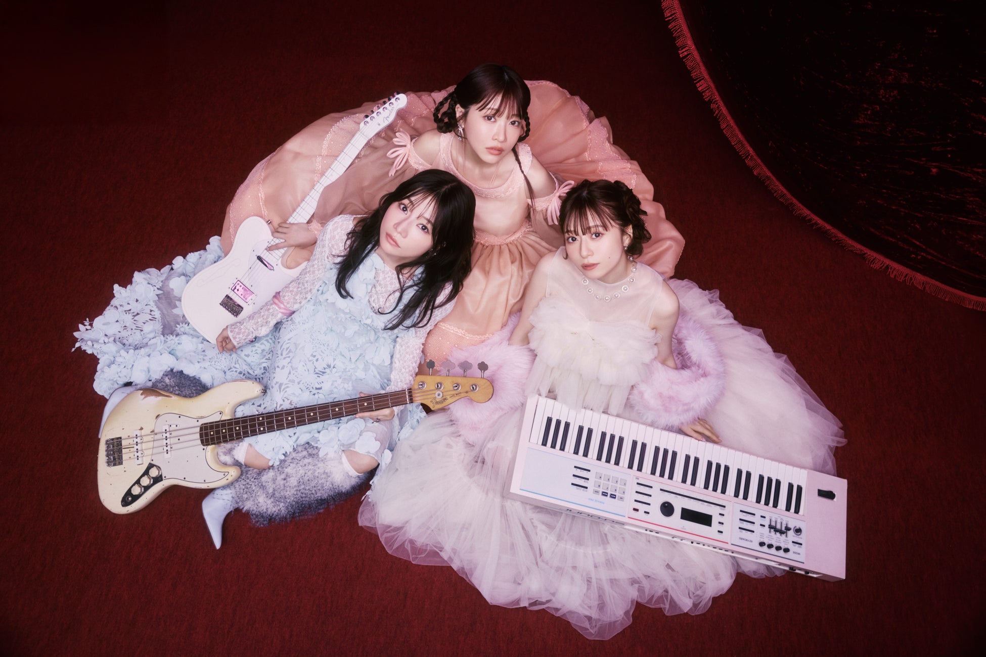 独創的で強烈な唯一無二の世界観を持つ楽曲と、卓越したスキルで、聴く者すべてを魅了する新世代ロックバンド、Chevon。彼らの最新ライブを5か月連続でお届け!