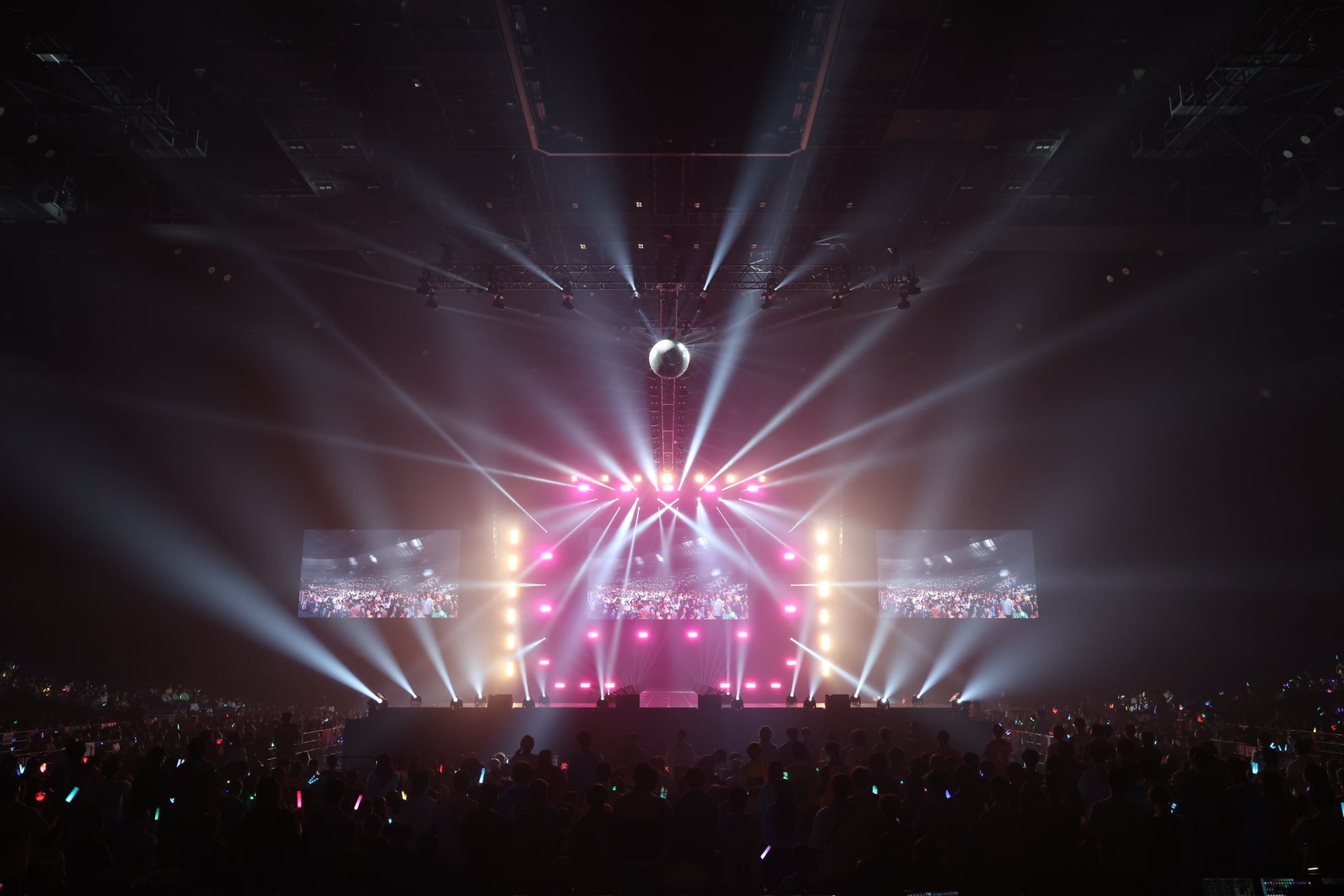 今をときめくアイドルたちが大集結！日向坂46が大トリで会場は最高潮に CANDY TUNE・Juice=Juice・日向坂46・FRUITS ZIPPERら総勢9組のアーティストが圧巻のライブを披露！